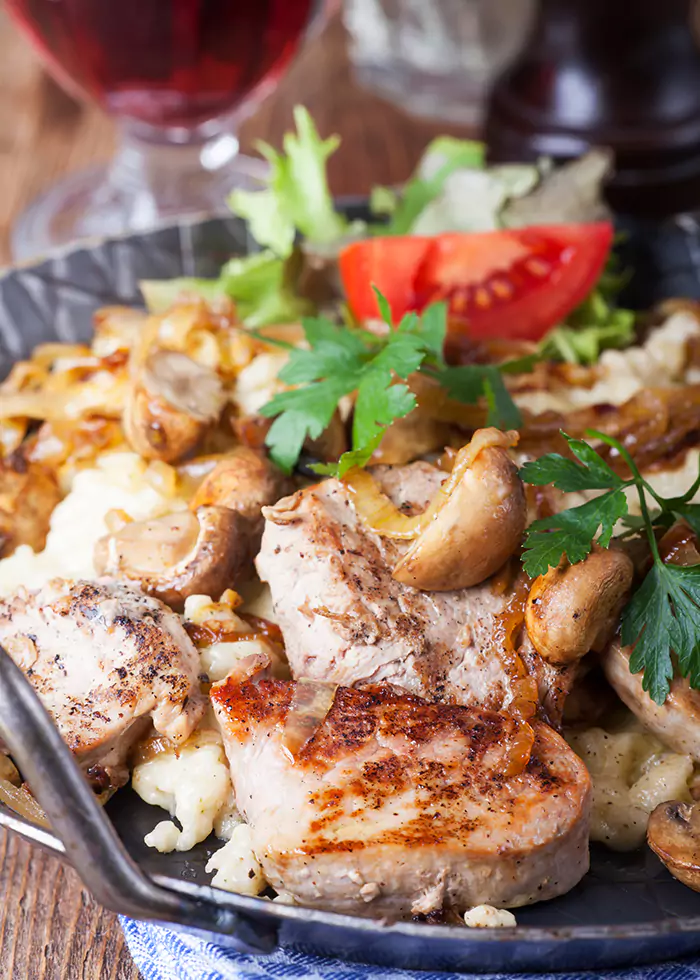 Kalbfleisch gegrillt mit Pilzsoße
