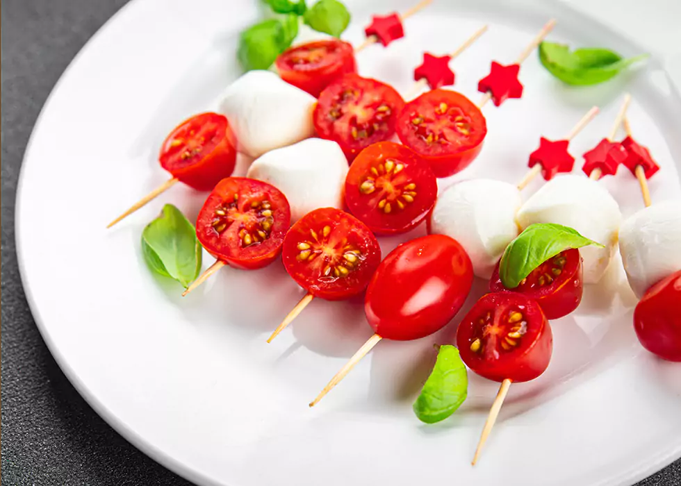 Tomate-Mozarella-Spieße